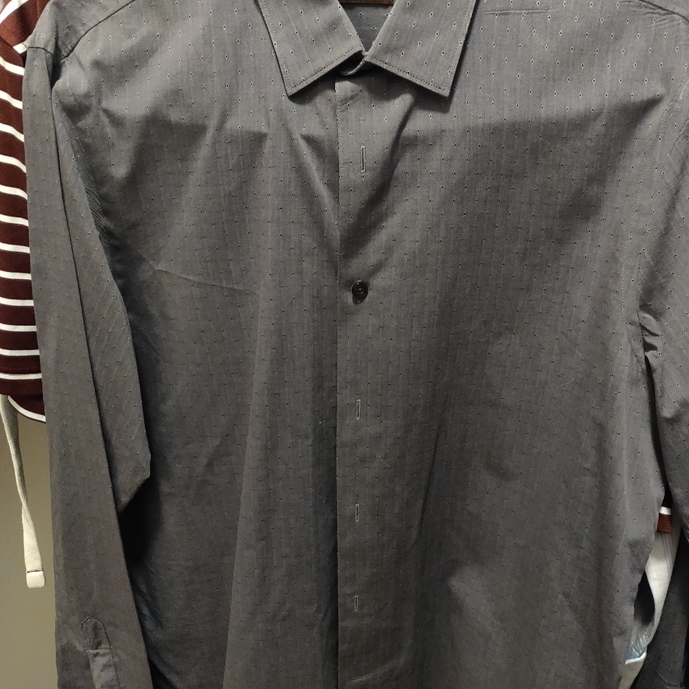 Perry Ellis Slim Fit Long Sleeve Dress Shirt